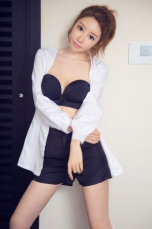 他趴在我两腿中间添得好爽在线看
