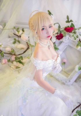 美女脱去内衣露出胸软件