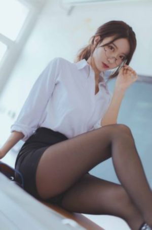 年轻女教师4hd中字免费观看