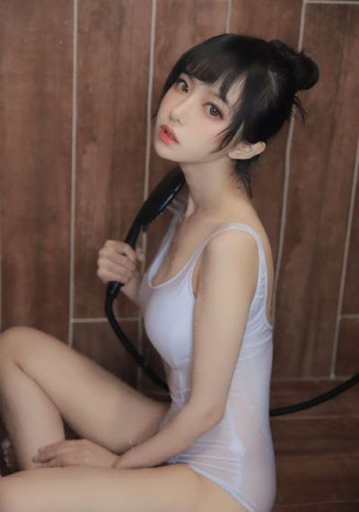 被黑人扒开双腿猛进入