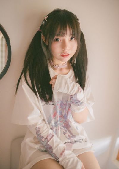 免费美女视频